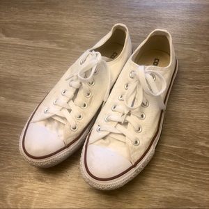 White Converse Sneakers Men’s 6/ Women’s 8